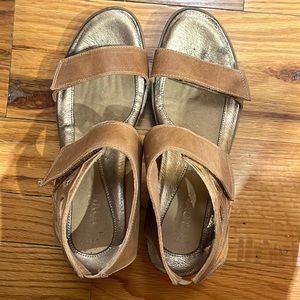 VGUC Naot wedges size 38 (7)